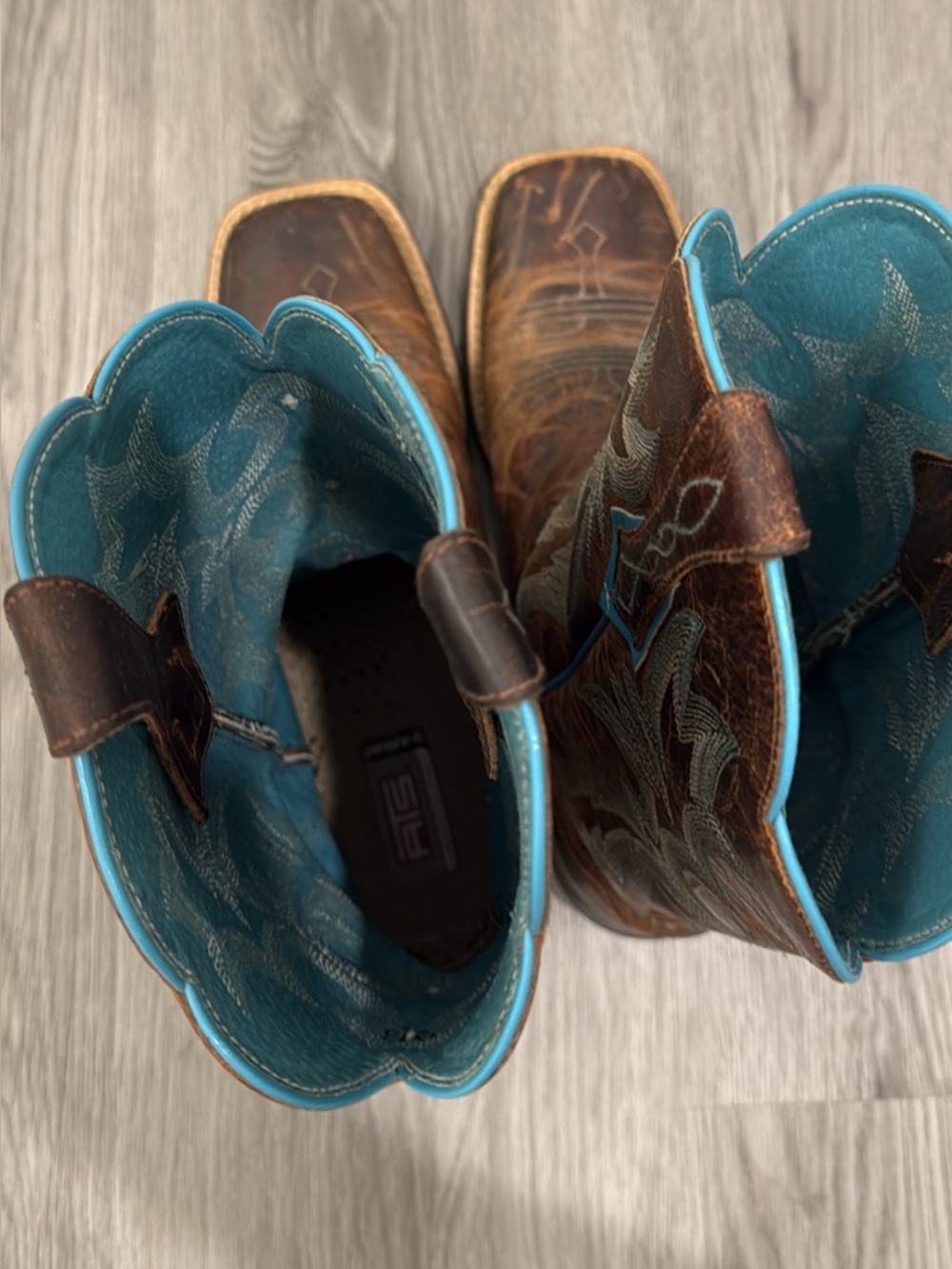 Ariat Brown Leather women’s Cowboy Boots with Turquoise Accents - Picture 6 of 9